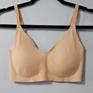 True And Co. Seamless Nude Bra Size M With Removable Pads WireFree
